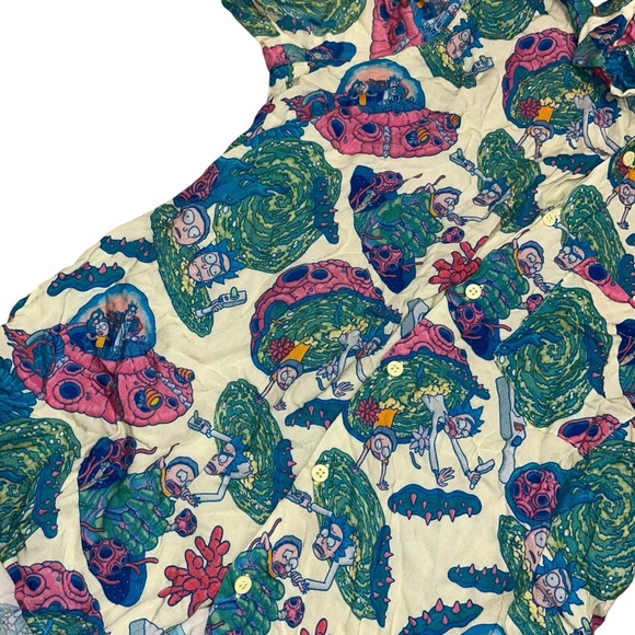 H&M Rick & Morty Graphic Button Down Slim fit short sleeve shirt L 100% viscose - Picture 3 of 6